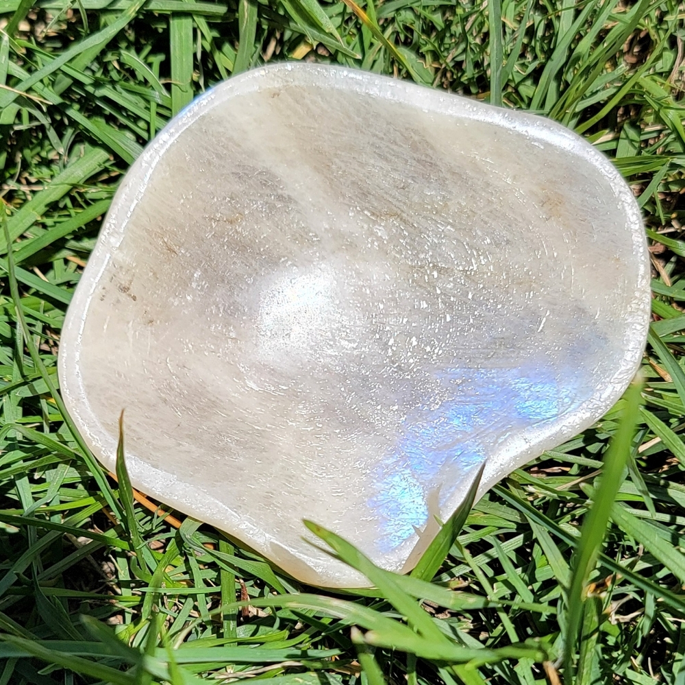 NEW 3.4" x 126G HIGH-QUALITY MOONSTONE FREE FORM BOWL